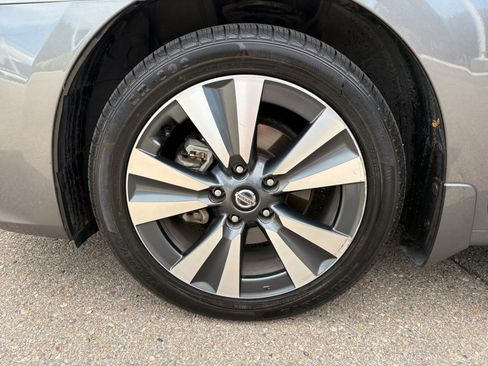 Used 2019 Nissan Sentra SV w/ Special Edition Package FWD image 26