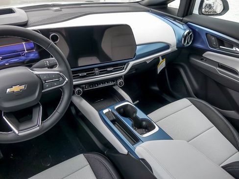 New 2026 Chevrolet Equinox EV LT w/ Convenience Package II FWD image 18
