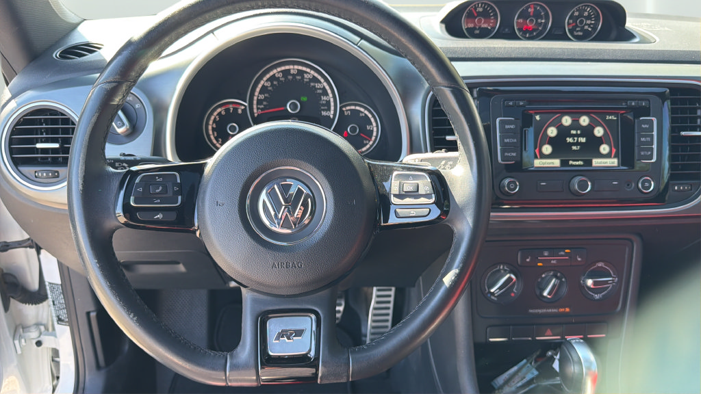Used 2015 Volkswagen Beetle R-Line FWD image 13