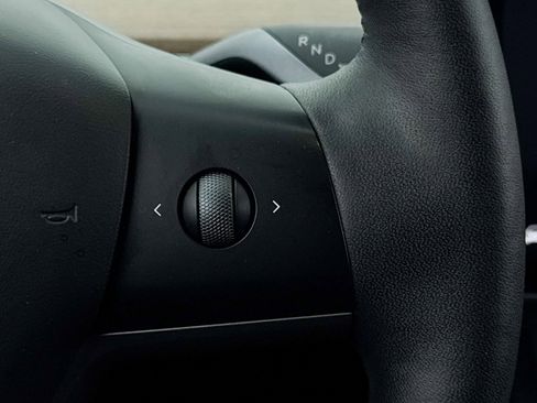 Used 2023 Tesla Model Y Long Range image 19