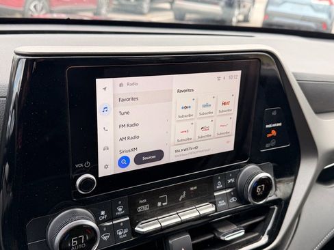 Used 2024 Toyota Highlander LE image 17