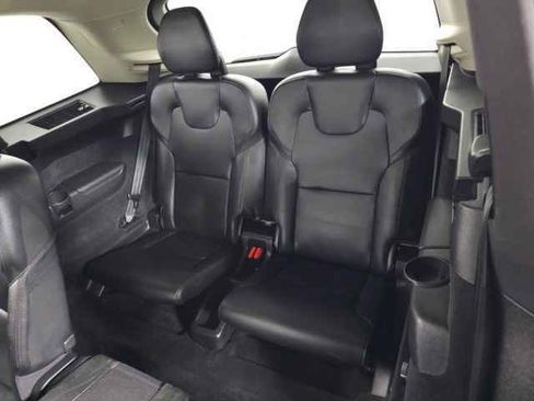 Used 2021 Volvo XC90 T6 Momentum w/ Climate Package image 36