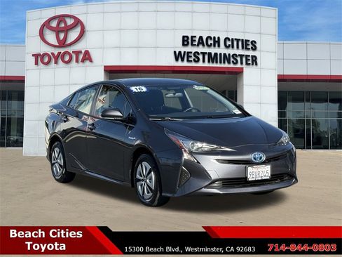 Used 2016 Toyota Prius Three image 2