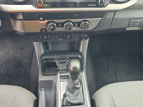 Used 2020 Toyota Tacoma SR5 w/ SR5 Appearance Package (SM) RWD image 11