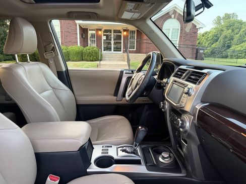 Used 2014 Toyota 4Runner Limited AWD/4WD image 32