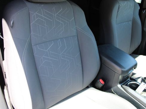 Used 2018 Toyota Tacoma TRD Off-Road RWD image 13