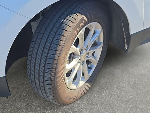 Used 2020 Chevrolet Equinox LS w/ LS Convenience Package image 29