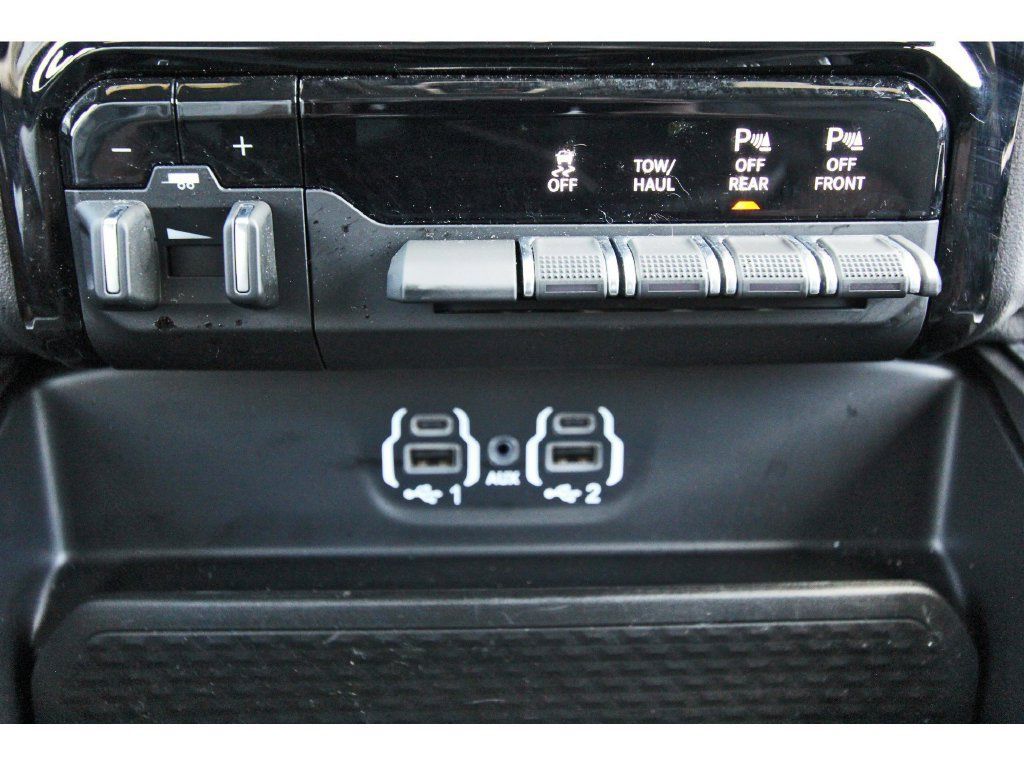 Used 2024 RAM 2500 Laramie w/ Night Edition AWD/4WD image 26