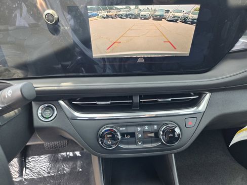 New 2025 Buick Envista Preferred image 9