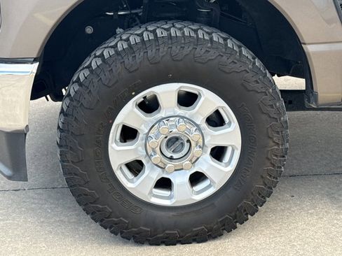 Used 2023 Ford F250 XLT w/ FX4 Off-Road Package image 13