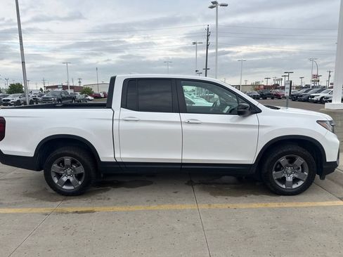 Used 2025 Honda Ridgeline TrailSport image 2