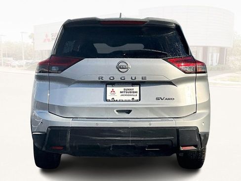 Used 2024 Nissan Rogue SV image 5