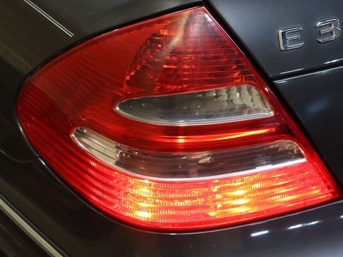 Used 2005 Mercedes-Benz E 320 CDI Sedan image 16