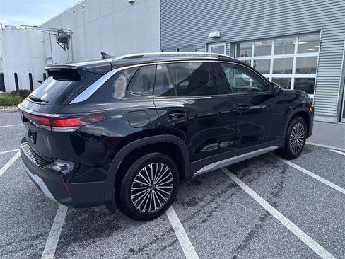 Used 2025 Volkswagen Tiguan S image 6