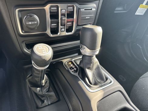 New 2025 Jeep Gladiator Sport image 14