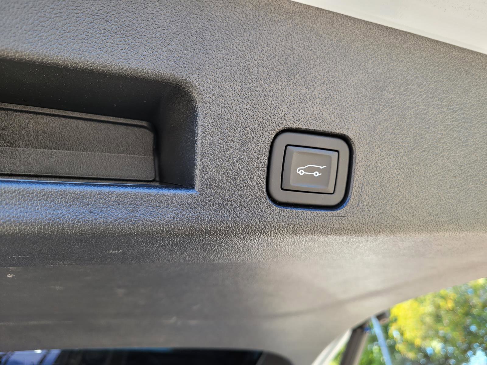 Used 2026 Chevrolet Traverse RS FWD image 16