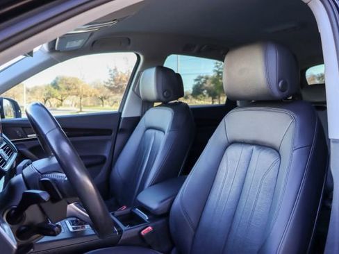 Used 2019 Audi Q5 2.0T Premium w/ Convenience Package image 14