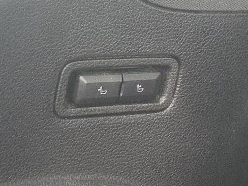 Used 2021 Ford Expedition XLT image 12