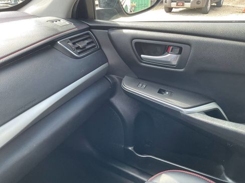 Used 2016 Toyota Camry SE image 17