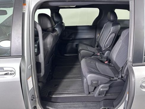 Certified 2023 Toyota Sienna XSE image 19