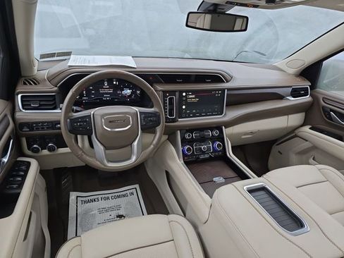 Used 2022 GMC Yukon XL Denali image 11
