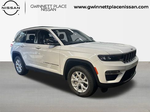 Used 2023 Jeep Grand Cherokee Limited image 3