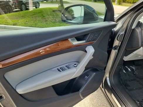 Certified 2022 Audi Q5 2.0T Premium Plus w/ Premium Plus Package AWD/4WD image 18