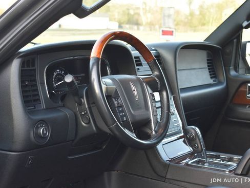 Used 2017 Lincoln Navigator Select AWD/4WD image 19