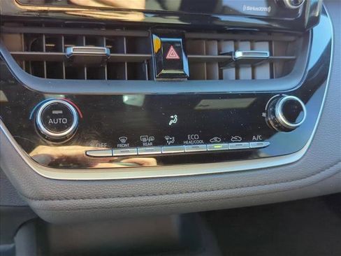 Certified 2022 Toyota Corolla SE image 17