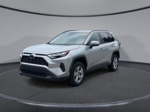 Used 2023 Toyota RAV4 XLE w/ Convenience Package FWD image 4