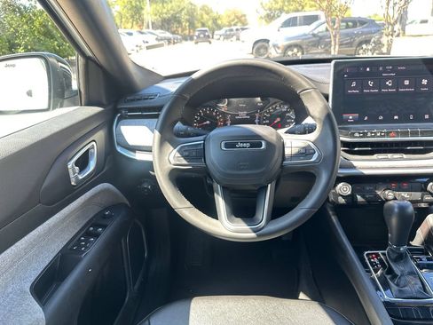 Used 2024 Jeep Compass Latitude AWD/4WD image 13