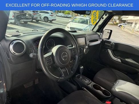 Used 2016 Jeep Wrangler Unlimited Sahara w/ Connectivity Group AWD/4WD image 8