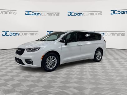 New 2026 Chrysler Pacifica Select