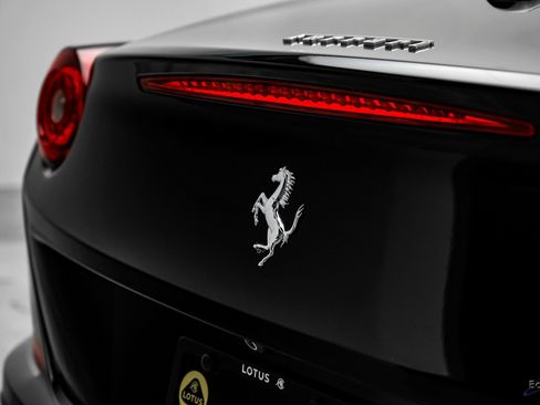 Used 2016 Ferrari California T image 38