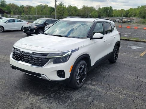 Used 2025 Kia Seltos EX w/ EX Sunroof Package FWD image 2