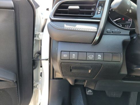 Used 2023 Toyota Camry SE image 13