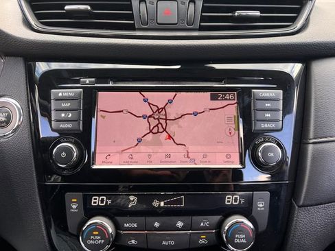 Used 2019 Nissan Rogue SV w/ Premium Package image 23