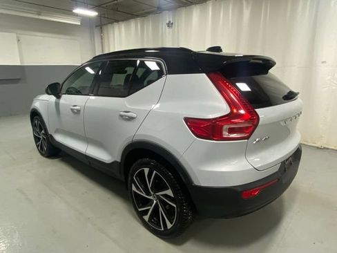 Used 2022 Volvo XC40 T5 R-Design w/ Advanced Package AWD/4WD image 2