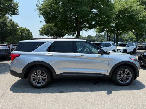 Used 2023 Ford Explorer XLT w/ Equipment Group 202A AWD/4WD image 11