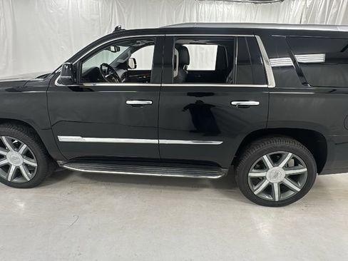 Used 2015 Cadillac Escalade Luxury image 6