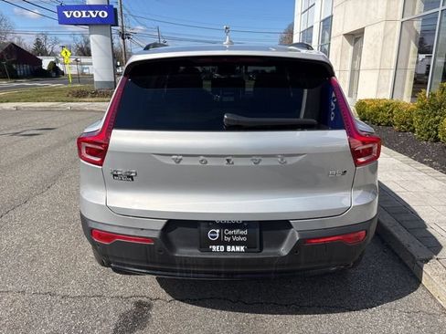 Used 2025 Volvo XC40 B5 Plus AWD/4WD image 4
