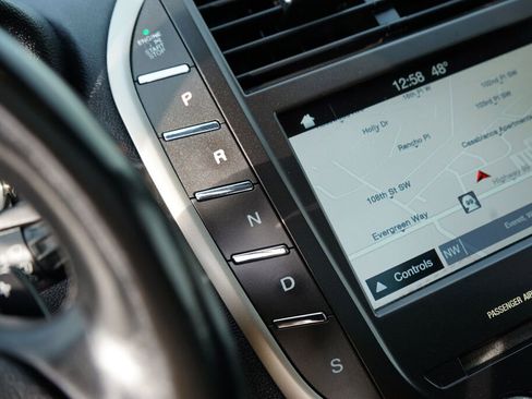 Used 2016 Lincoln MKC Reserve w/ Lincoln MKC Climate Package image 19