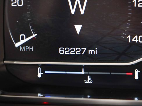Used 2023 GMC Yukon SLT w/ SLT Luxury Package AWD/4WD image 17