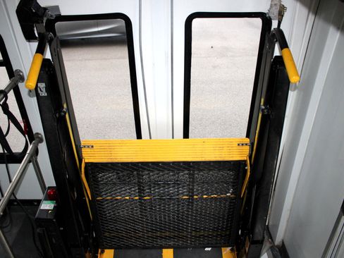 Used 2006 Ford E-350 and Econoline 350 Super Duty image 9