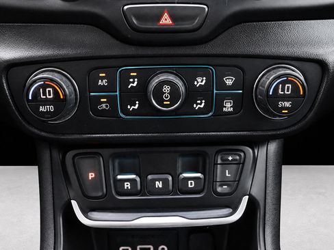 Used 2019 GMC Terrain Denali w/ Advanced Safety Package FWD image 32