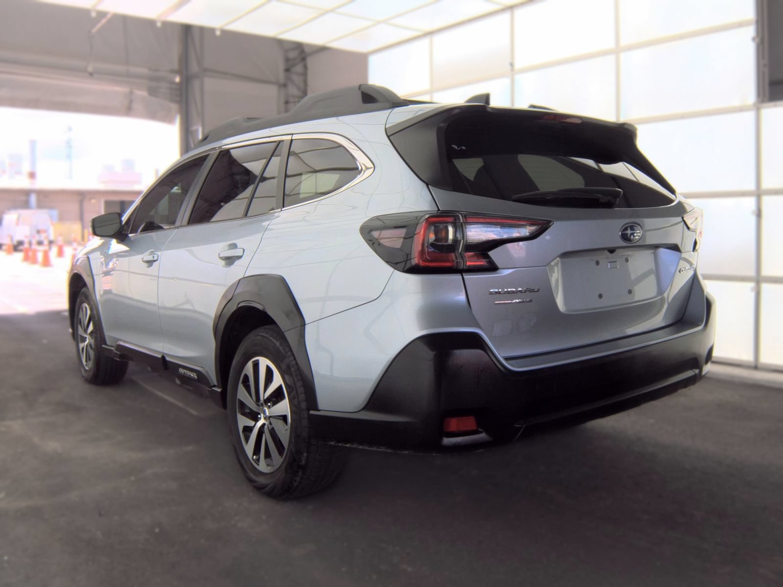 Used 2024 Subaru Outback Premium AWD/4WD image 3