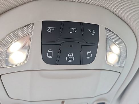 Used 2020 Chrysler Pacifica Limited w/ Tire & Wheel Group image 7