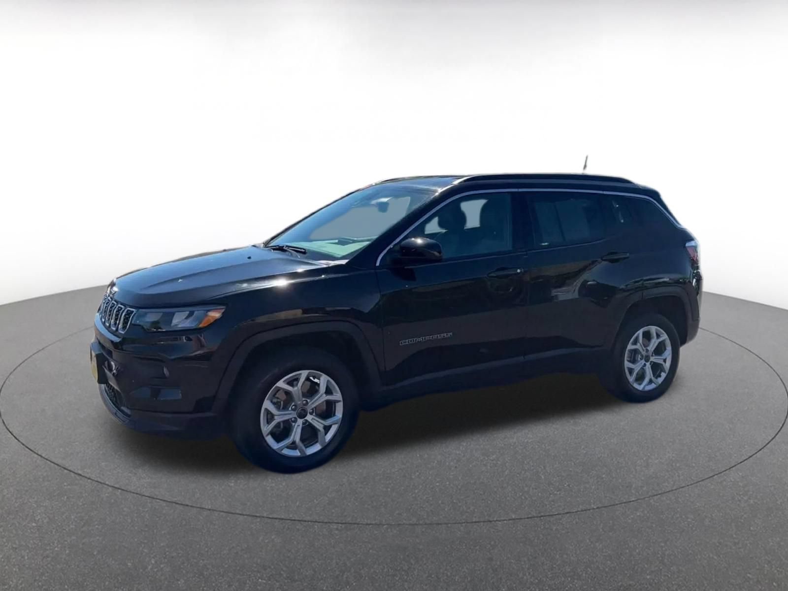 Used 2025 Jeep Compass Latitude AWD/4WD image 7