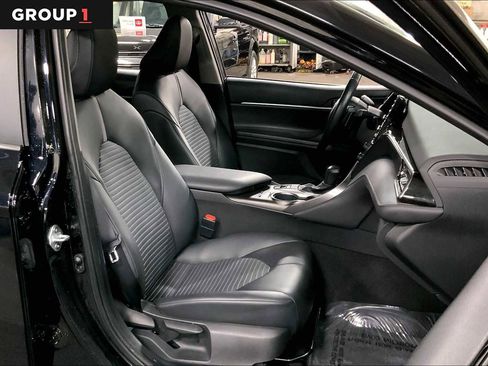 Used 2021 Toyota Camry SE w/ Cold Weather Package image 8