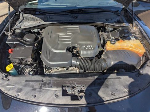 Used 2017 Dodge Charger SXT RWD image 28